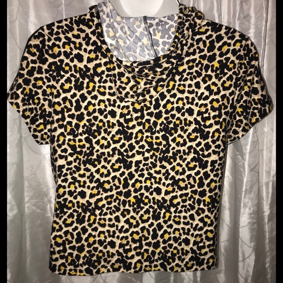 ⬇️Hooded leopard cropped tee - Picture 4 of 6